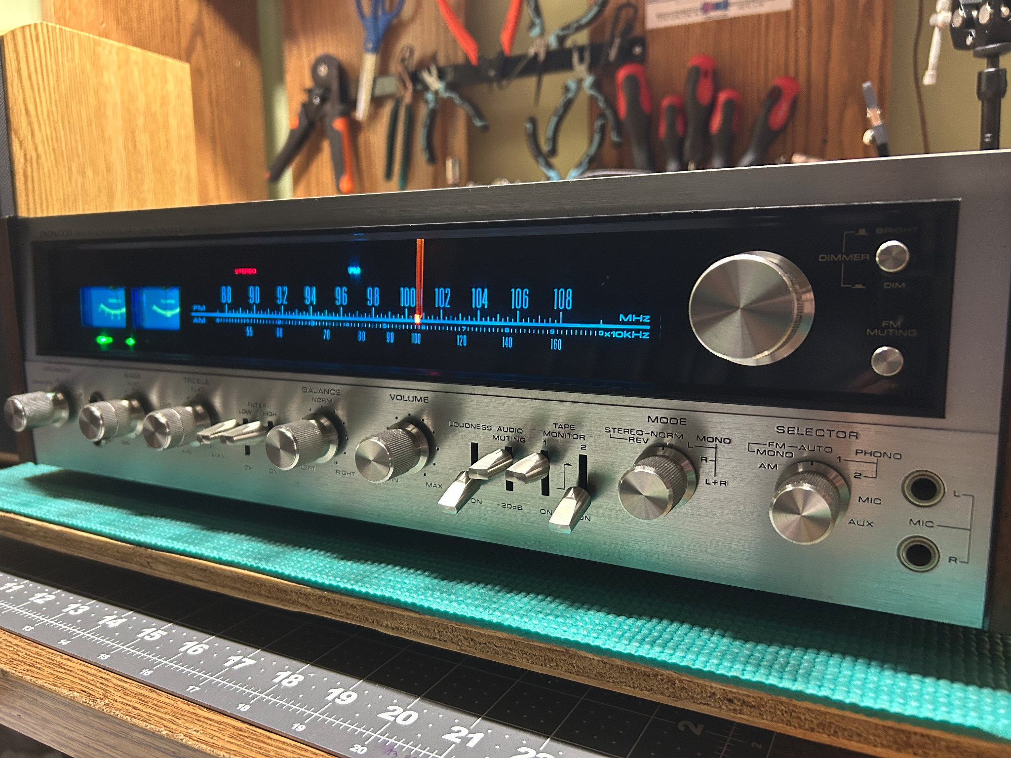 Right front detail of restored Pioneer SX-828